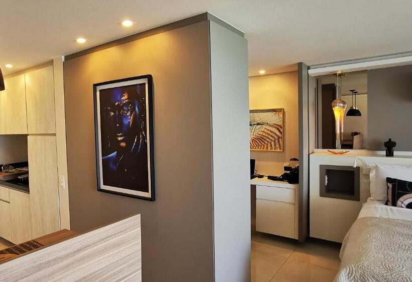 سوییت لوکس, Seaflats Iate Plaza