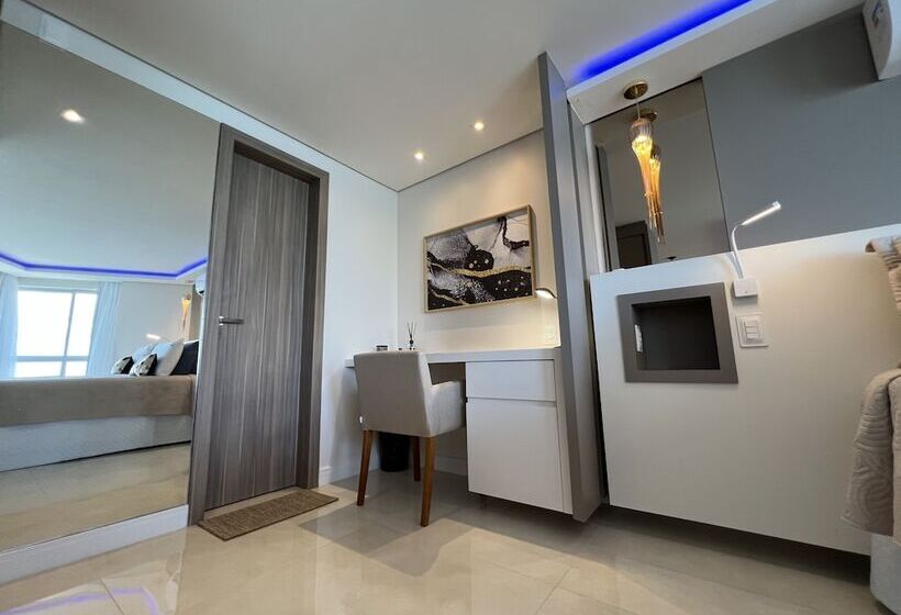 سوییت لوکس, Seaflats Iate Plaza