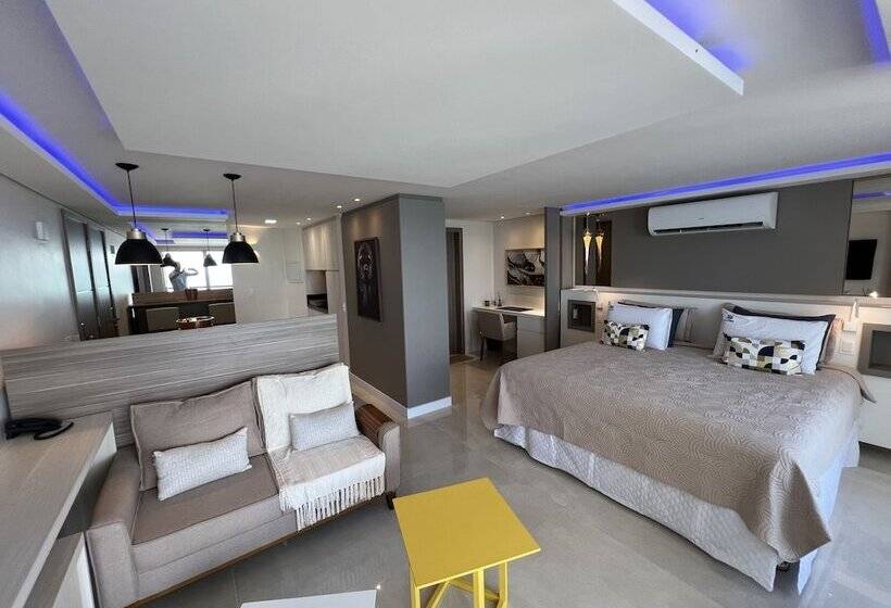 سوییت لوکس, Seaflats Iate Plaza