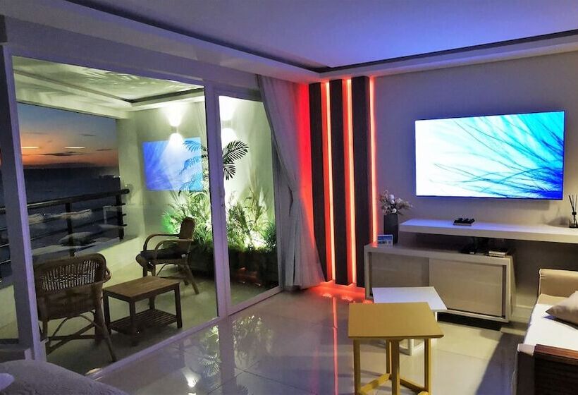 سوییت لوکس, Seaflats Iate Plaza