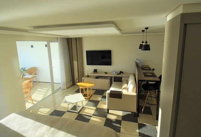 سوییت, Seaflats Iate Plaza