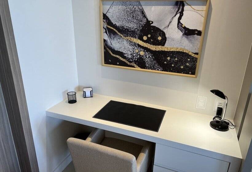 سوییت لوکس, Seaflats Iate Plaza