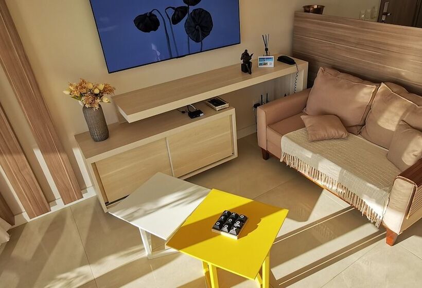 سوییت لوکس, Seaflats Iate Plaza