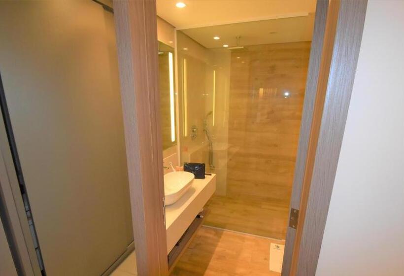 سوییت, Seaflats Iate Plaza