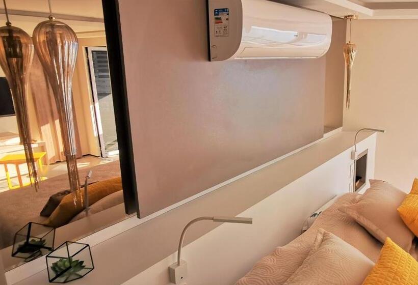 سوییت, Seaflats Iate Plaza