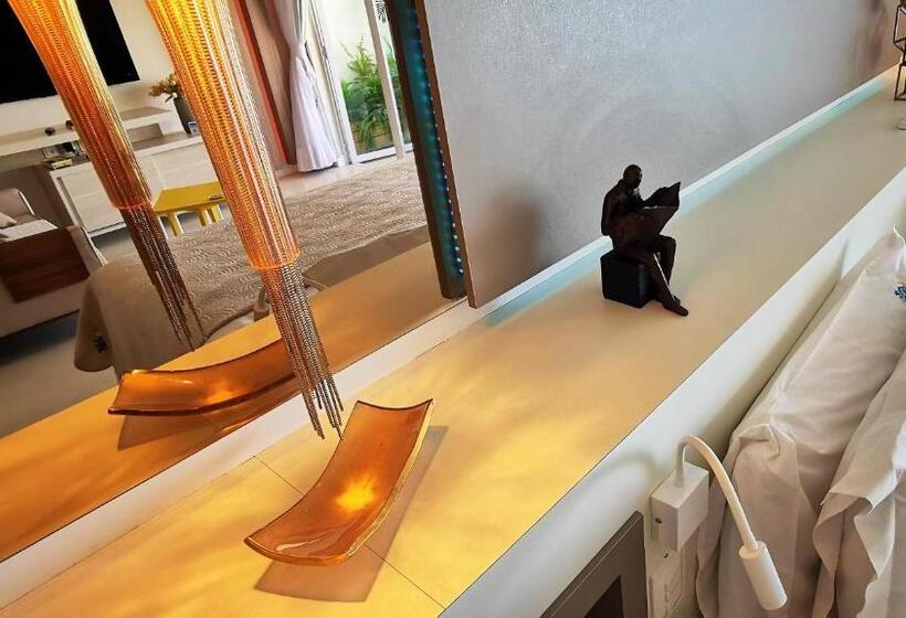 سوییت لوکس, Seaflats Iate Plaza