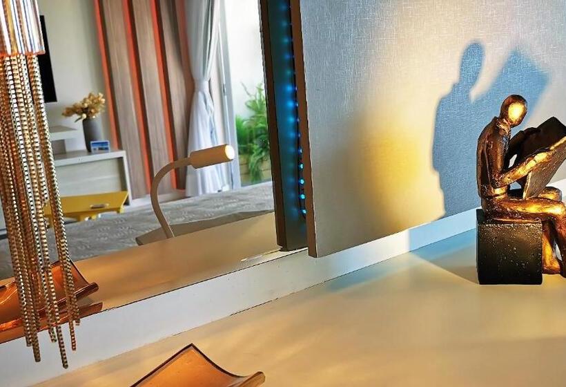 سوییت لوکس, Seaflats Iate Plaza