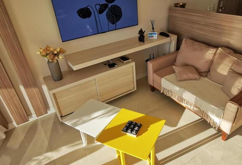 سوییت لوکس, Seaflats Iate Plaza