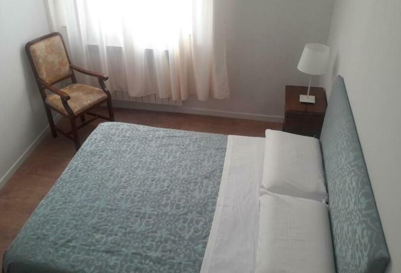 اتاق استاندارد سه نفره, Il Grifo Camere E Suites