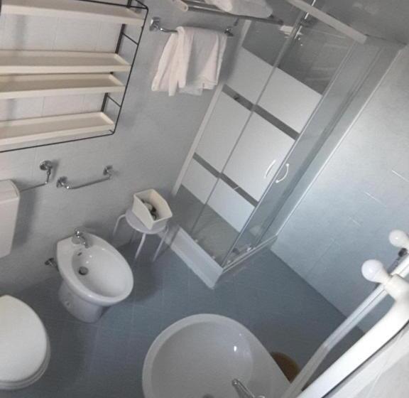 اتاق استاندارد سه نفره, Il Grifo Camere E Suites