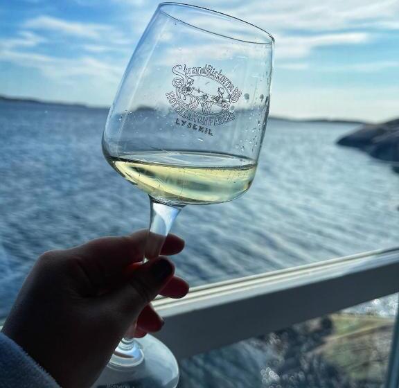 استودیوی استاندارد, Strandflickornas Havshotell Lysekil