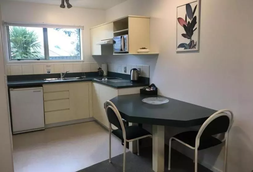 Deluxe-huone, Colonial Manor Motel