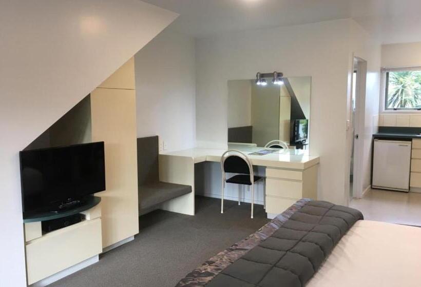 デラックスルーム, Colonial Manor Motel