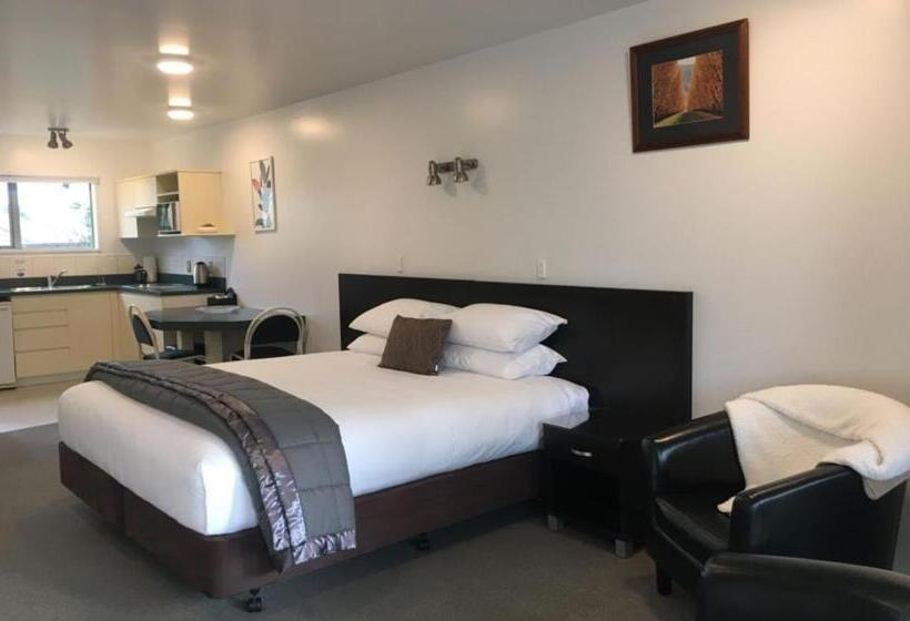 デラックスルーム, Colonial Manor Motel