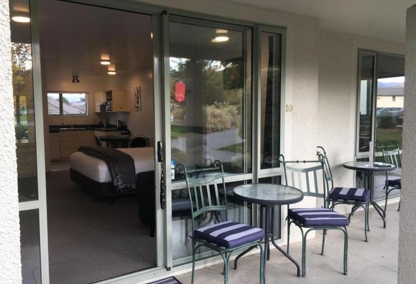 デラックスルーム, Colonial Manor Motel