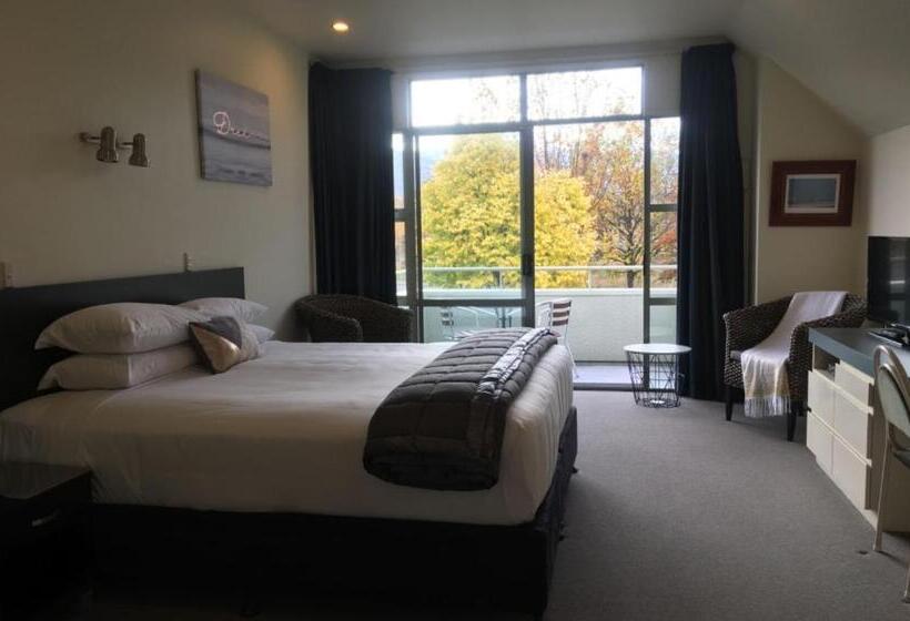 エクゼクティブルーム, Colonial Manor Motel