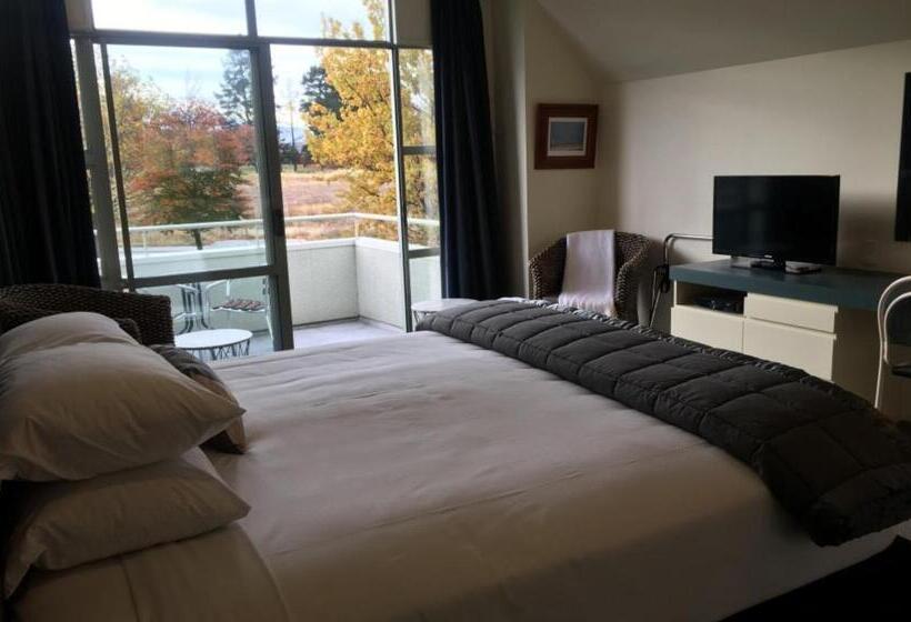 エクゼクティブルーム, Colonial Manor Motel