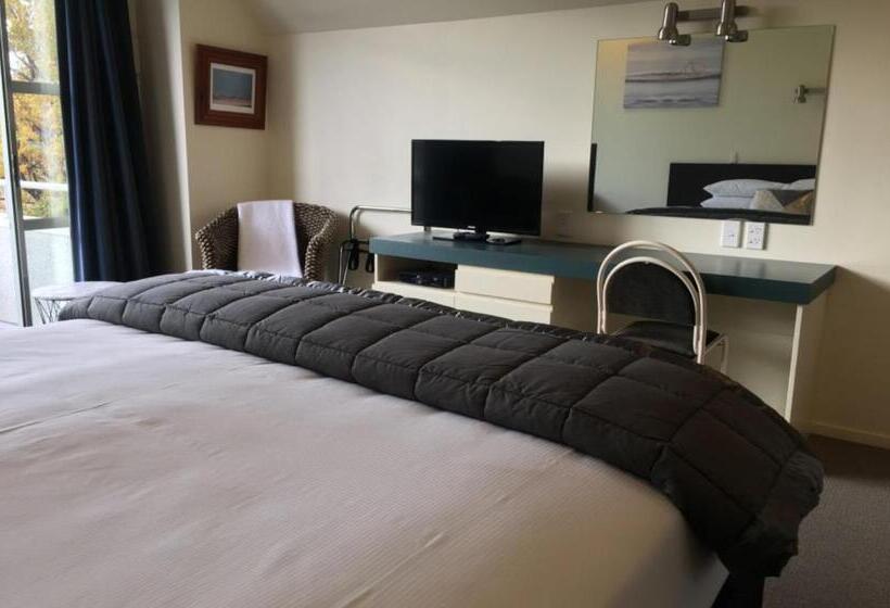 エクゼクティブルーム, Colonial Manor Motel