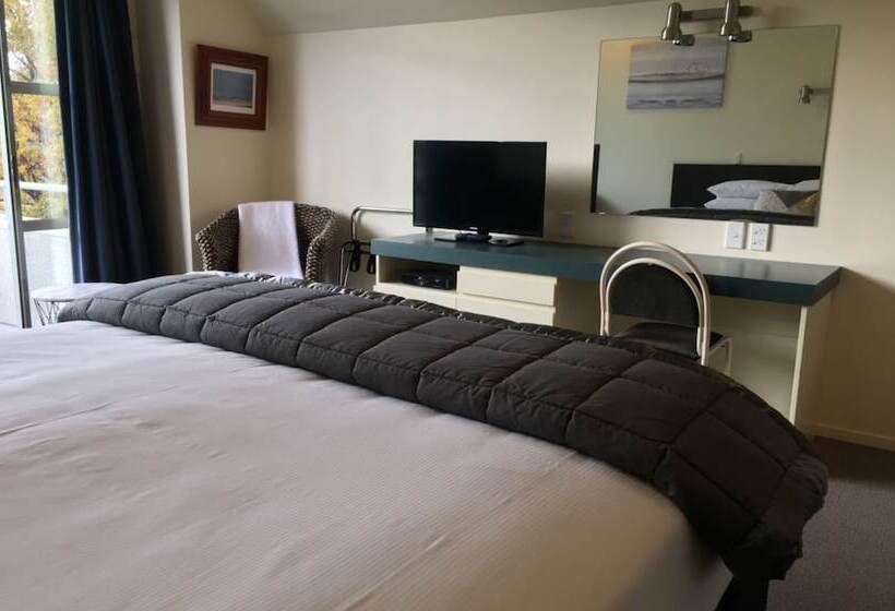 エクゼクティブルーム, Colonial Manor Motel