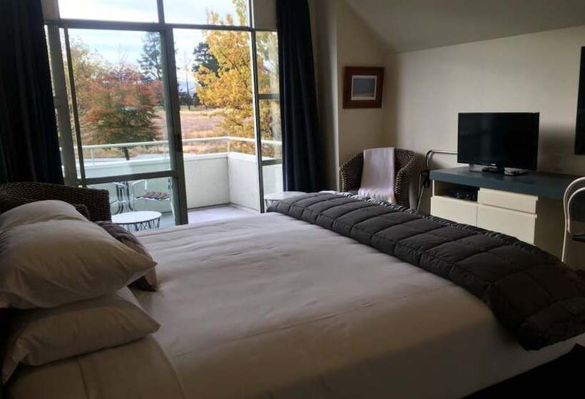 エクゼクティブルーム, Colonial Manor Motel