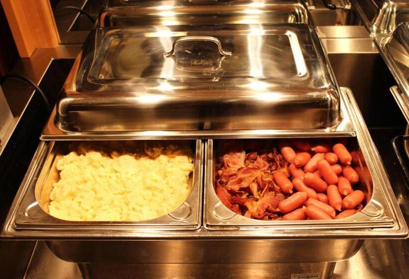 اتاق استاندارد چهار تخته, Askania