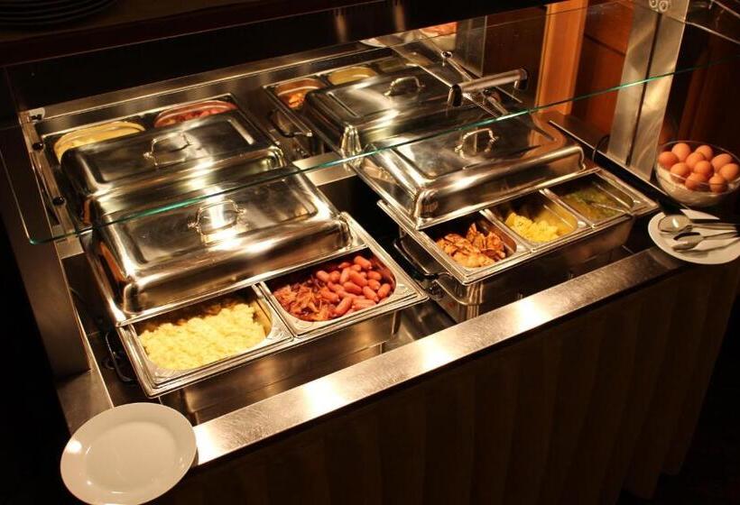 اتاق استاندارد چهار تخته, Askania