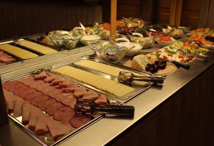 اتاق استاندارد چهار تخته, Askania