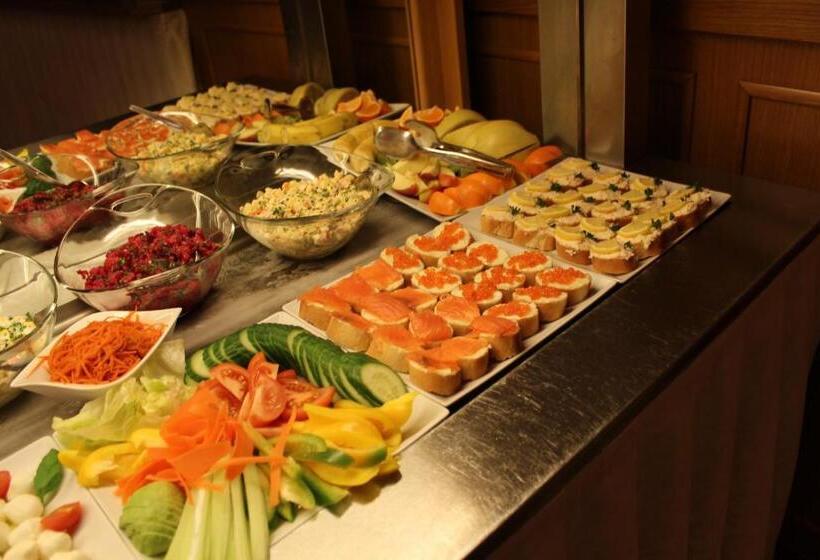 اتاق استاندارد چهار تخته, Askania