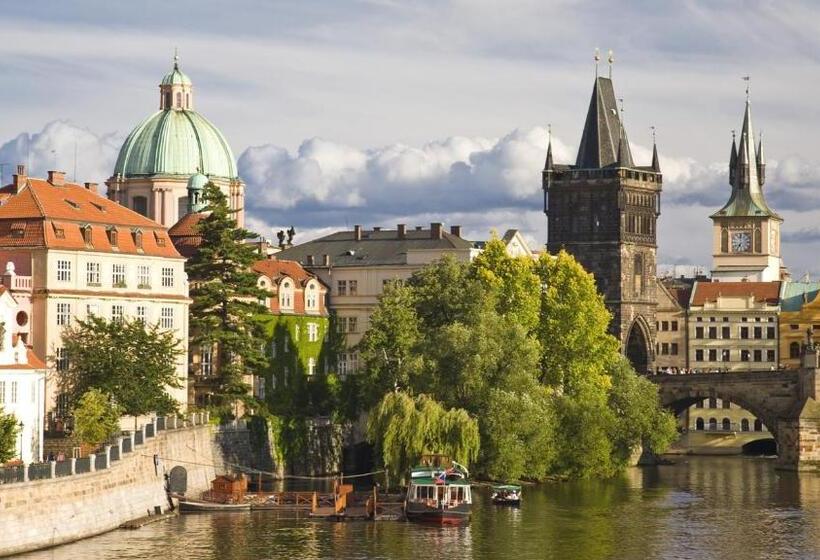 اتاق استاندارد چهار تخته, Askania