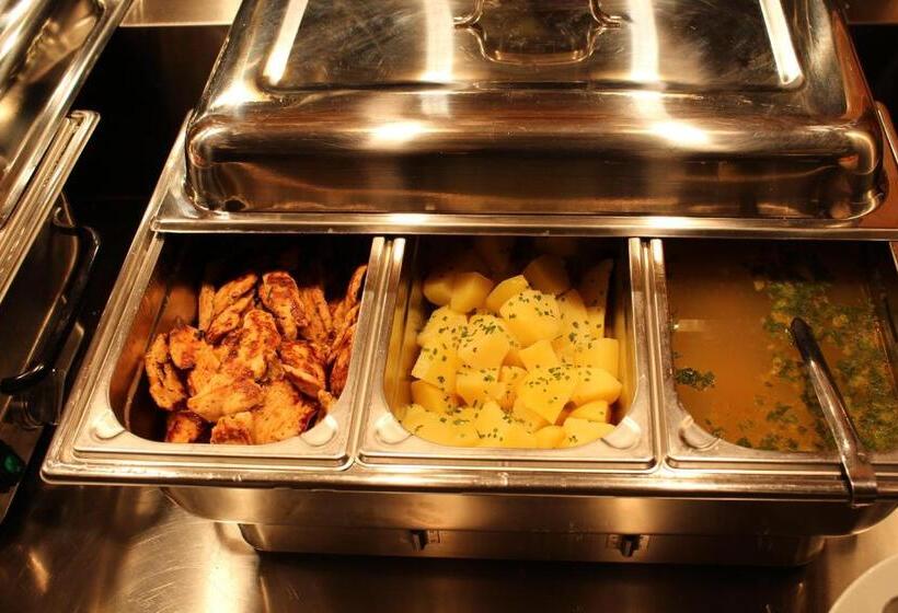 اتاق استاندارد سه نفره, Askania