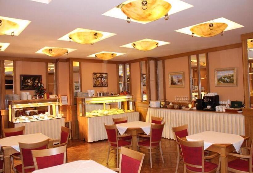 اتاق استاندارد سه نفره, Askania