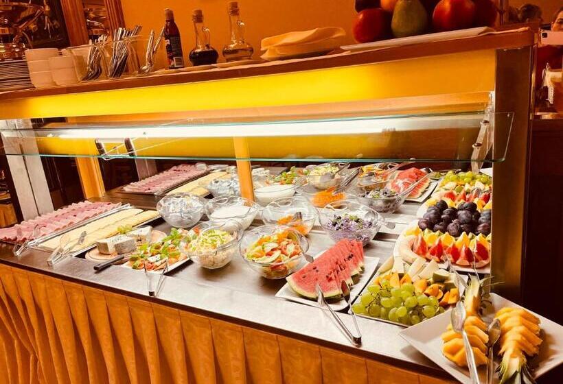 اتاق استاندارد چهار تخته, Askania