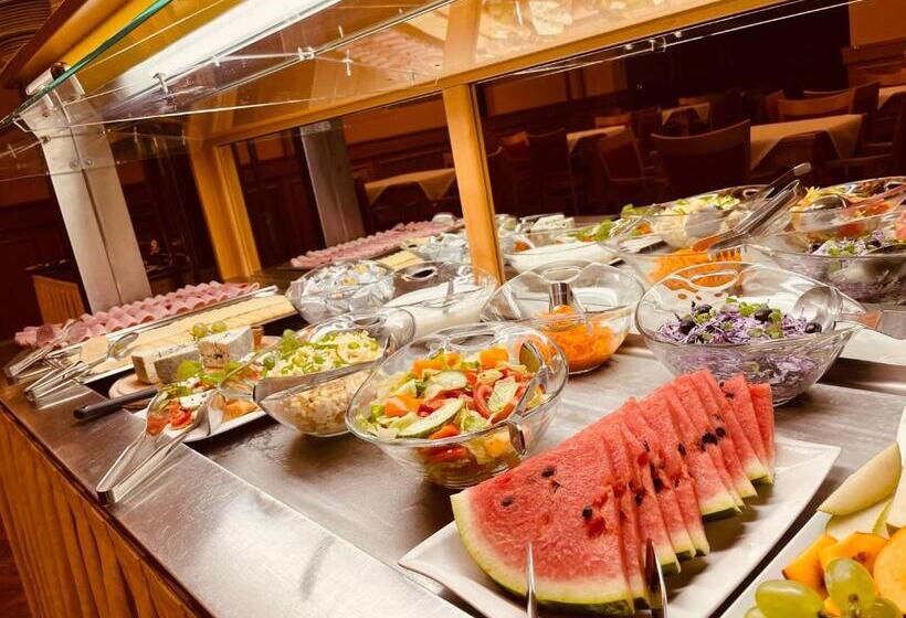 اتاق استاندارد چهار تخته, Askania