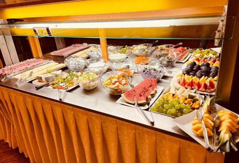 اتاق استاندارد چهار تخته, Askania