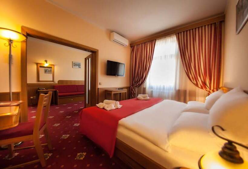 اتاق استاندارد سه نفره, Askania