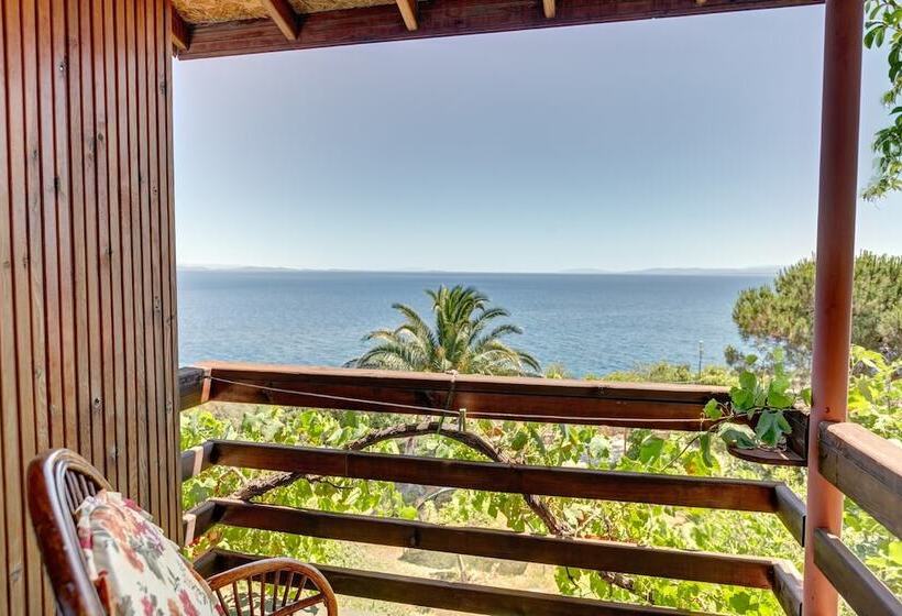 חדר סטנדרט לשלושה, Assos Terrace