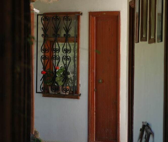 סוויטה, Assos Terrace