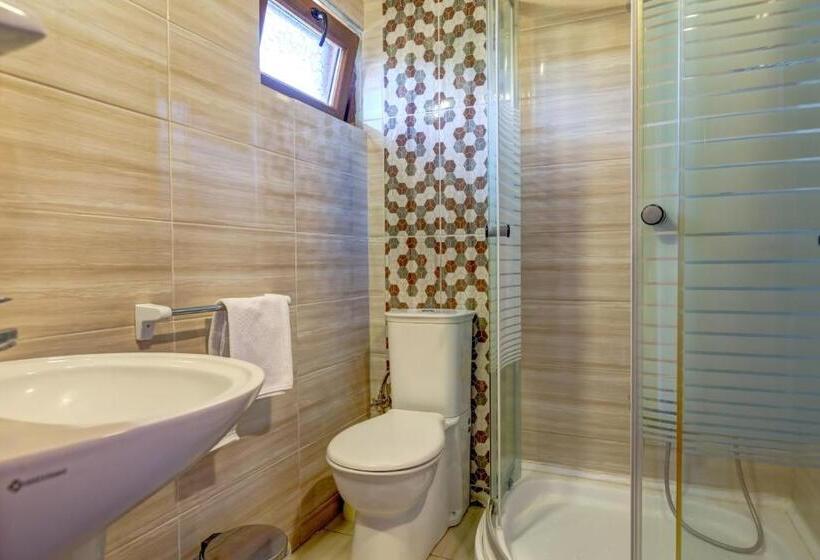 חדר סטנדרט לשלושה, Assos Terrace