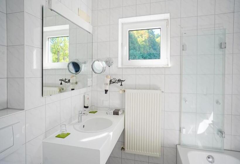 스탠다드 룸, Bessunger Forst