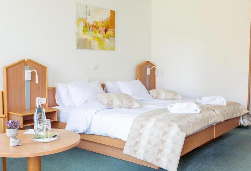 스탠다드 룸, Bessunger Forst