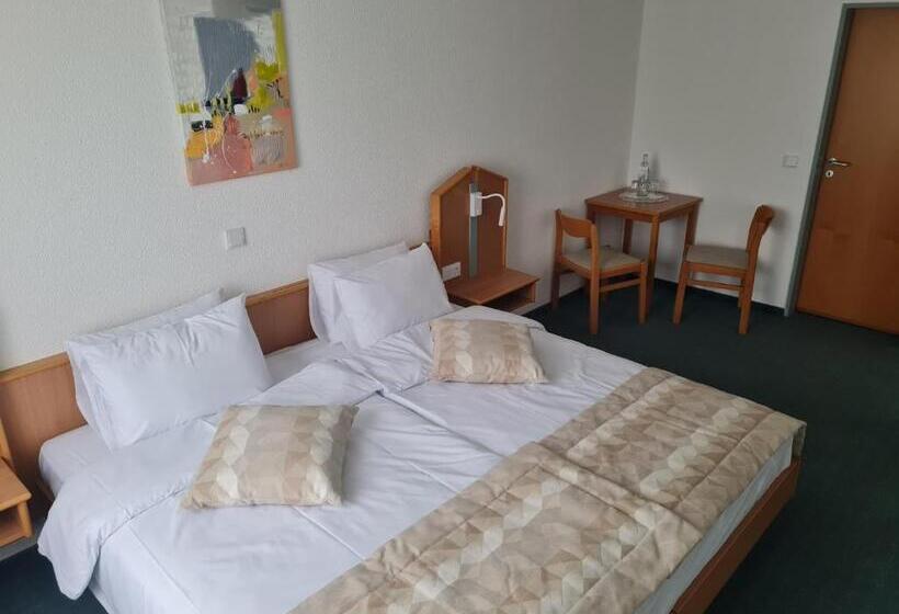 주니어 스위트, Bessunger Forst