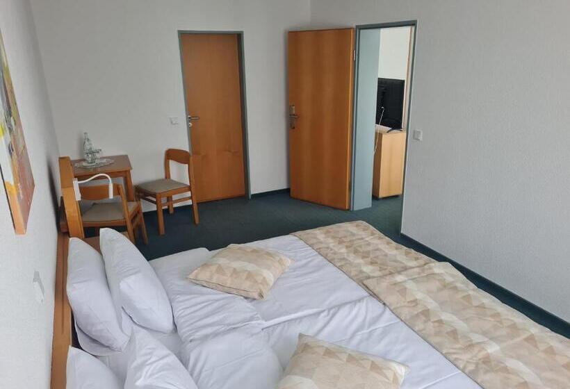 주니어 스위트, Bessunger Forst