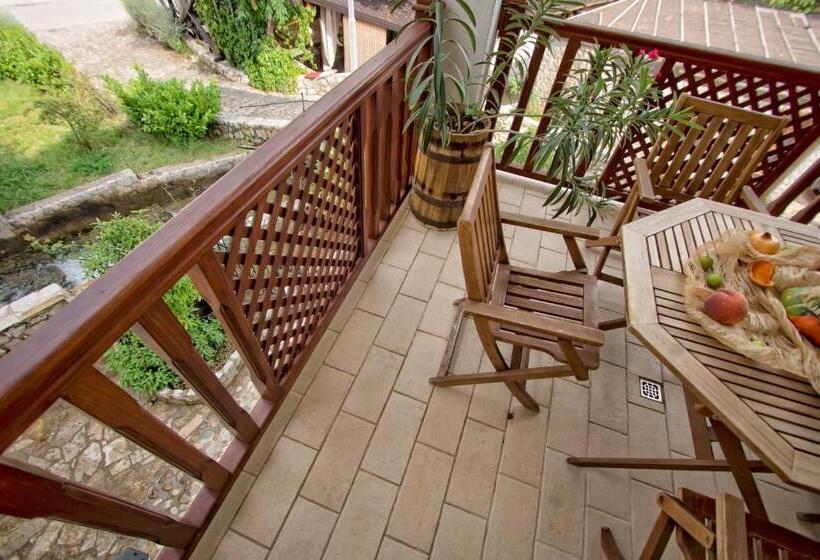 اتاق لوکس با بالکن, Boutique Hotel Old Town Mostar