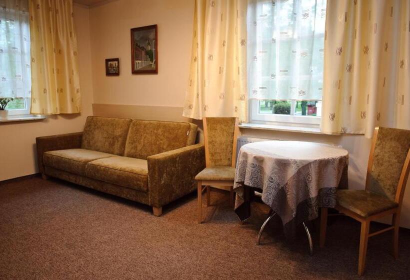 استودیوی استاندارد, Carskie Koszary