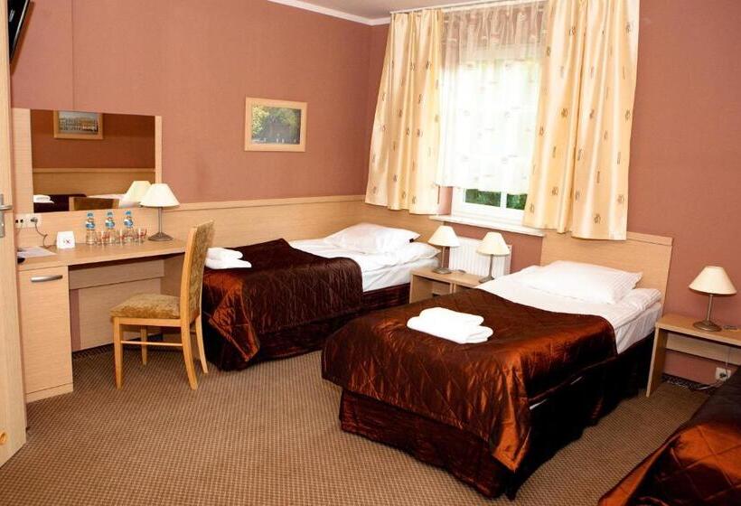 اتاق استاندارد سه نفره, Carskie Koszary