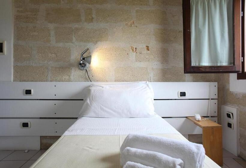 חדר סטנדרט יחיד, Delle Cave