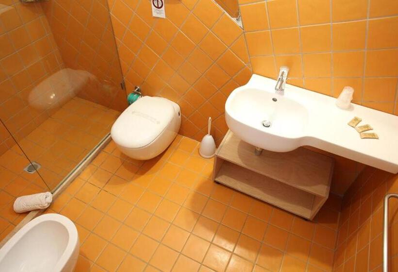 חדר סופריור לשלושה, Delle Cave