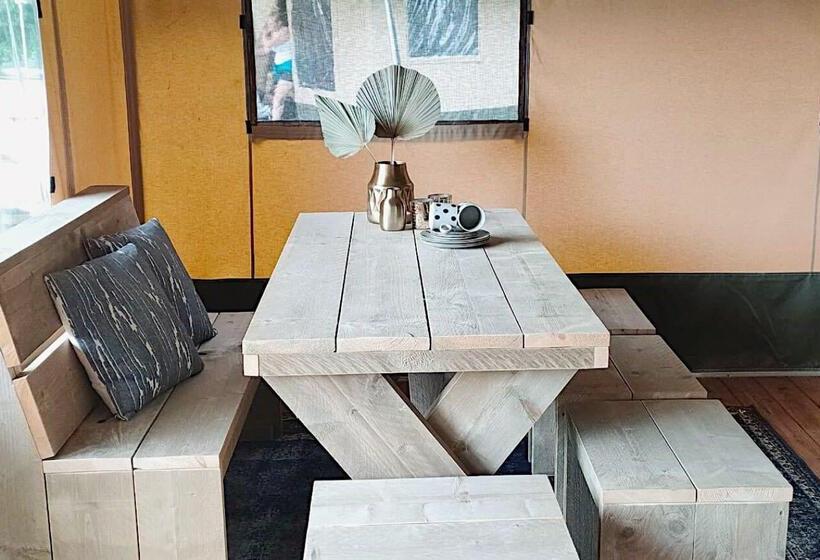 스탠다드 룸, Molengroet