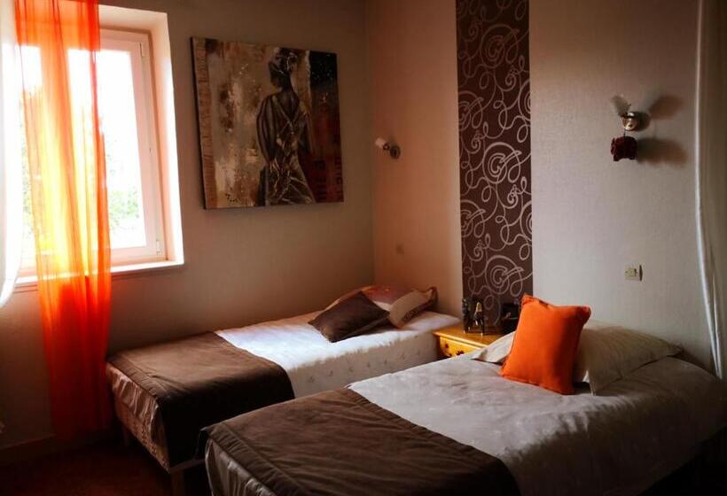 스탠다드 룸, ô Fil De L ô