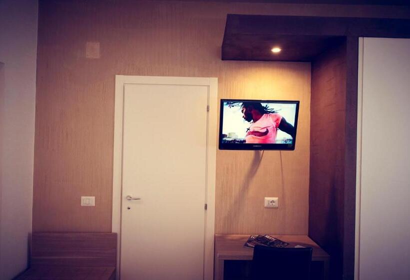 اتاق سوپریور, Fini